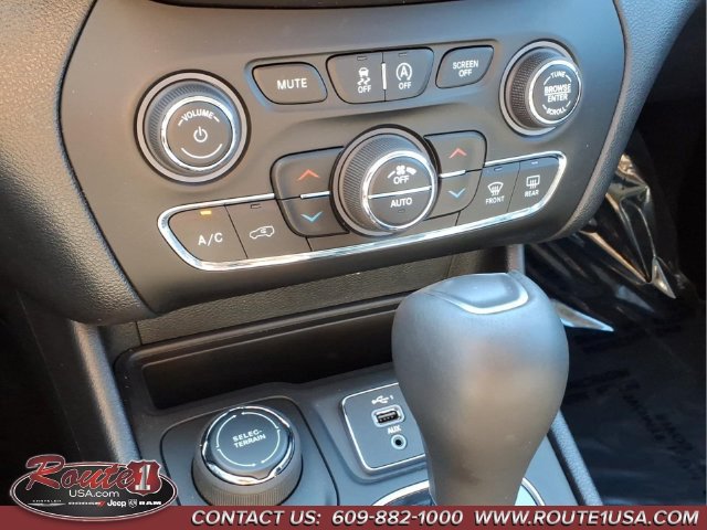 Used 2020 Jeep Cherokee Limited AWD/4WD image 16