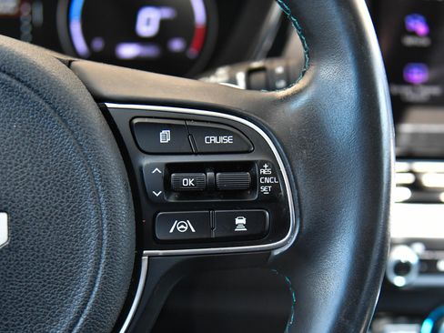 Used 2022 Kia Niro EX Premium FWD image 30