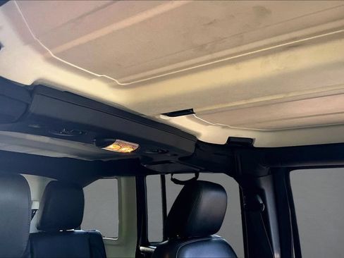 Used 2017 Jeep Wrangler Unlimited Sahara AWD/4WD image 25