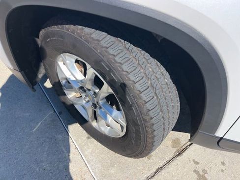 Used 2019 Chevrolet Traverse LT image 32