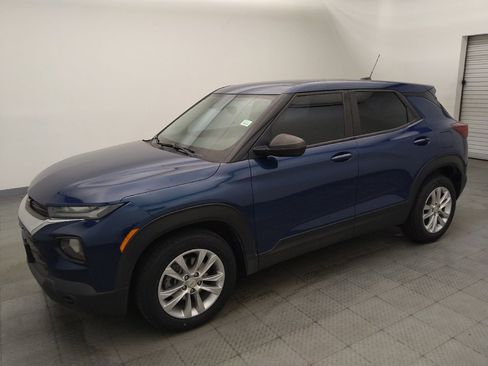 Used 2021 Chevrolet TrailBlazer LS FWD image 2