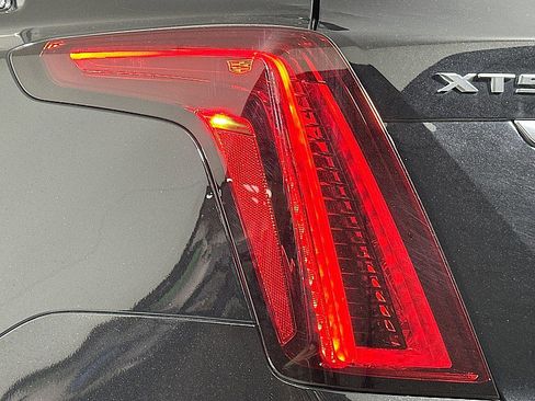 Used 2025 Cadillac XT5 Premium Luxury image 8