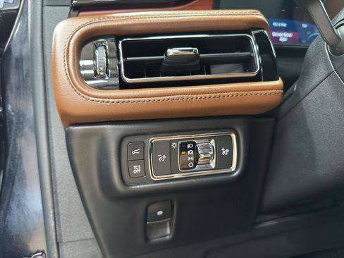 Used 2022 Lincoln Nautilus Reserve AWD/4WD image 11