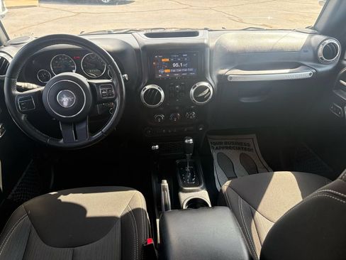 Used 2017 Jeep Wrangler Unlimited Sahara AWD/4WD image 24