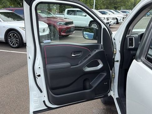 Certified 2024 Nissan Frontier SL w/ Technology Package AWD/4WD image 8