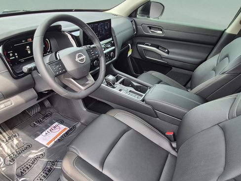 New 2026 Nissan Pathfinder SL FWD image 22