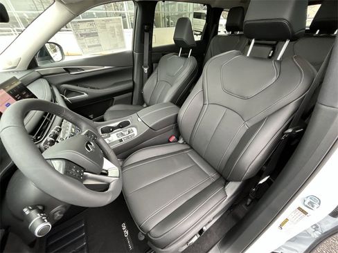 New 2026 INFINITI QX60 Luxe image 11