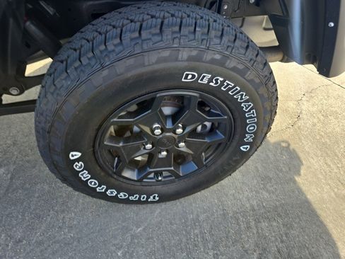 Used 2022 Jeep Gladiator Sport image 11