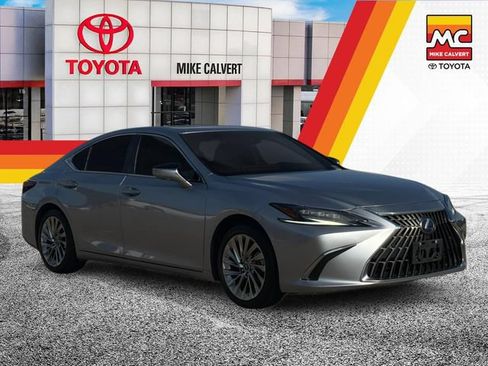 Used 2022 Lexus ES 300h Ultra Luxury w/ Accessory Package 2 FWD image 7