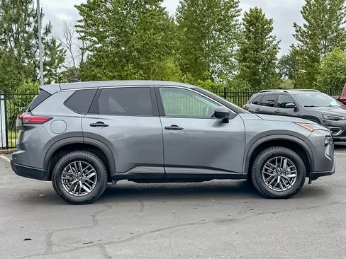Used 2024 Nissan Rogue S AWD/4WD image 2