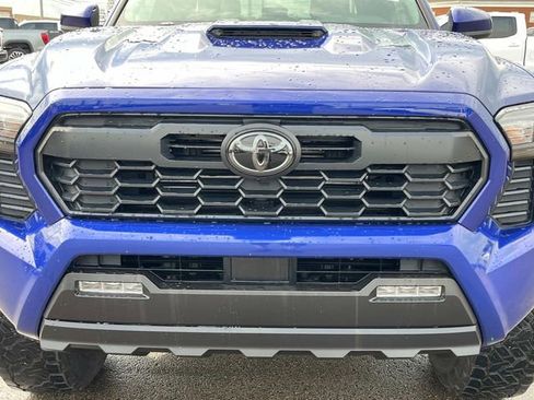 Used 2025 Toyota Tacoma TRD Sport AWD/4WD image 10