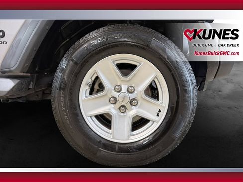 Used 2020 Jeep Gladiator Sport w/ Quick Order Package 24S AWD/4WD image 13
