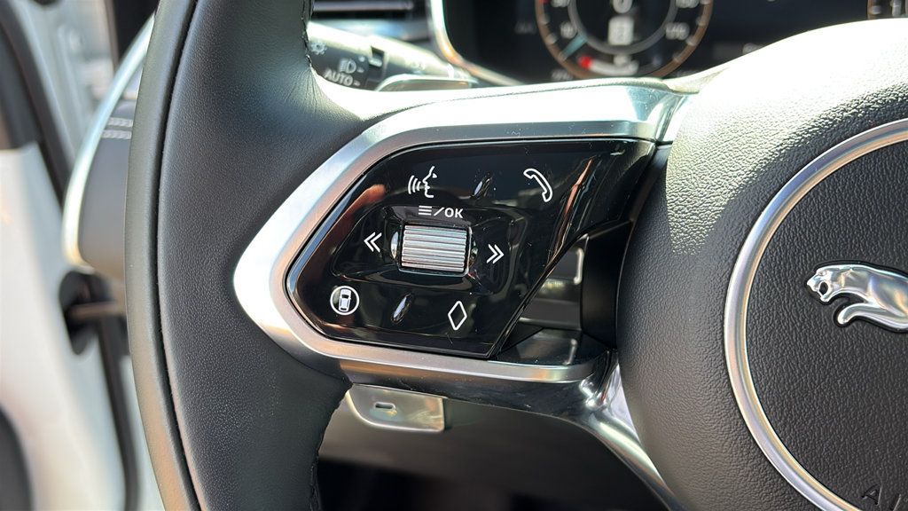 Used 2026 Jaguar F-PACE R-Dynamic S AWD/4WD image 15