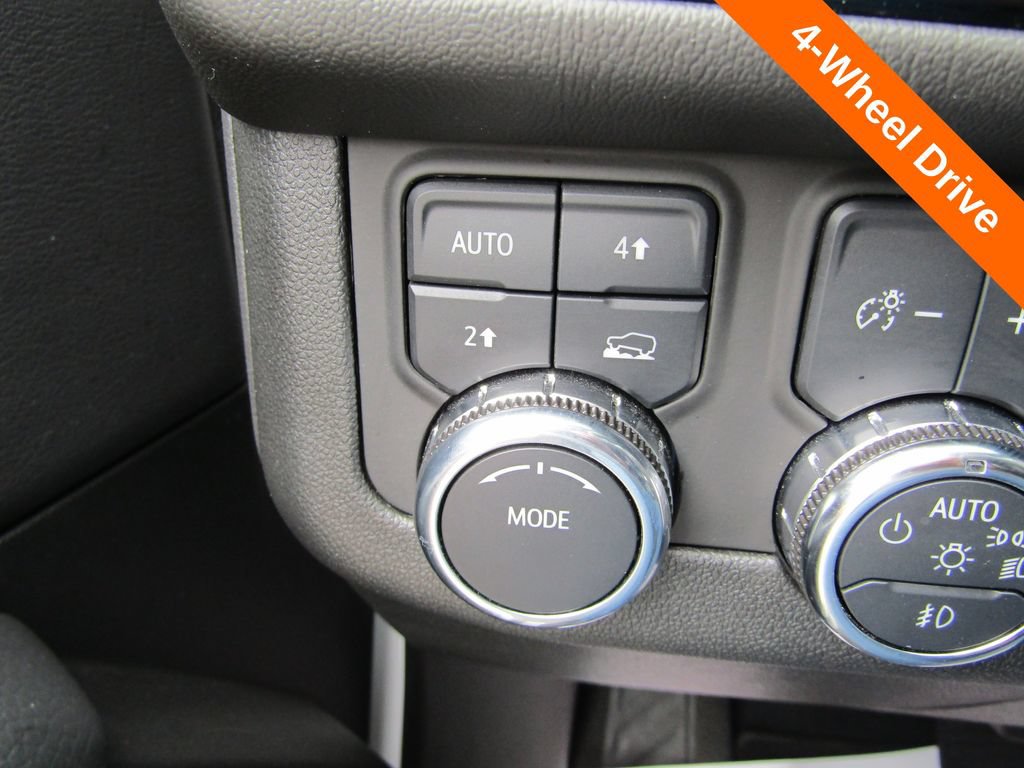 Used 2025 GMC Yukon Denali AWD/4WD image 16