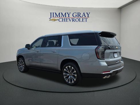 New 2026 Chevrolet Suburban High Country RWD image 3