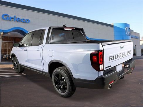 New 2026 Honda Ridgeline Black Edition image 3