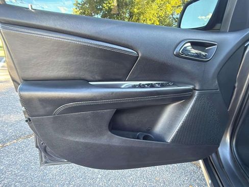 Used 2018 Dodge Journey Crossroad w/ Nav & Sun Group image 19