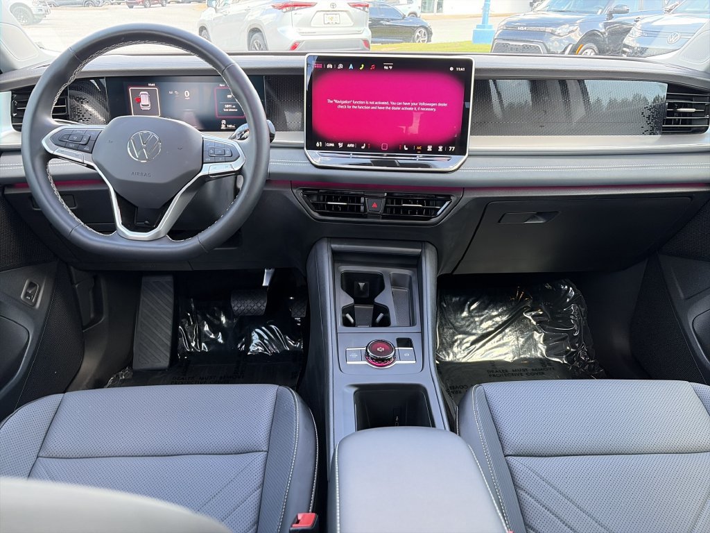 Certified 2025 Volkswagen Tiguan SE FWD image 2