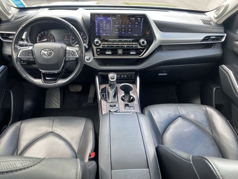 Used 2021 Toyota Highlander Platinum image 9