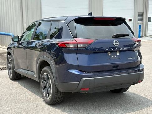 Used 2024 Nissan Rogue SV AWD/4WD image 3