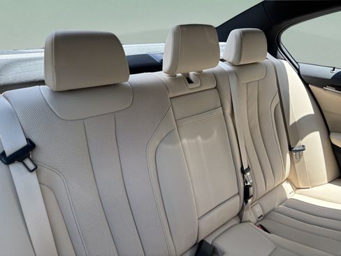 Used 2022 BMW 530i w/ Premium Package RWD image 25