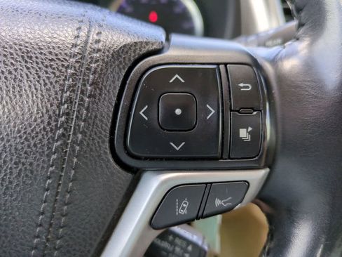 Certified 2019 Toyota Highlander Plus FWD image 24