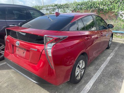 Used 2017 Toyota Prius Four FWD image 3