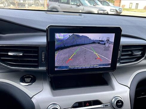 Certified 2022 Ford Explorer XLT w/ Equipment Group 202A image 21