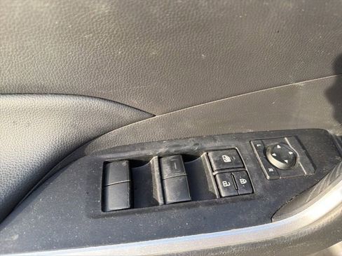 Used 2022 Toyota RAV4 LE image 13