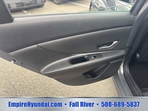 Used 2023 Hyundai Elantra Limited w/ Cargo Package FWD image 15