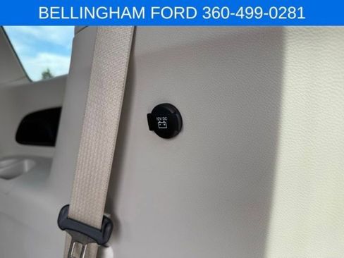 Used 2024 Chrysler Pacifica Touring-L image 8