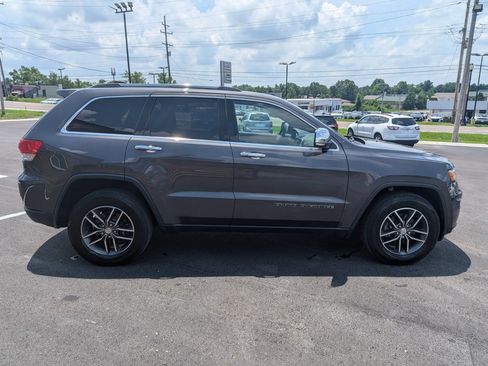 Used 2018 Jeep Grand Cherokee Limited AWD/4WD image 7