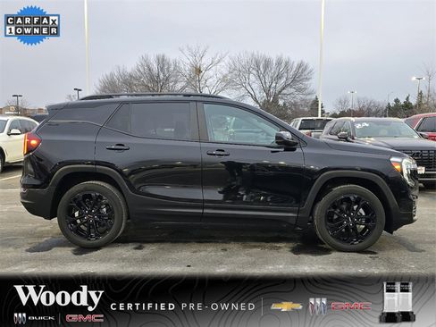 Certified 2022 GMC Terrain SLE w/ Driver Convenience Package image 9