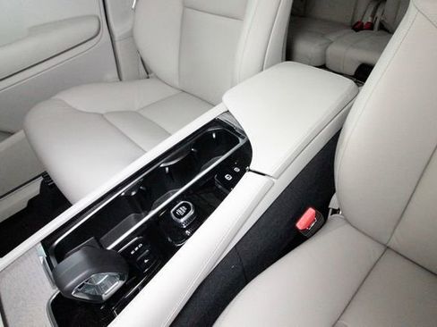 Certified 2025 Volvo XC90 B6 Plus w/ Protection Package Premier image 16