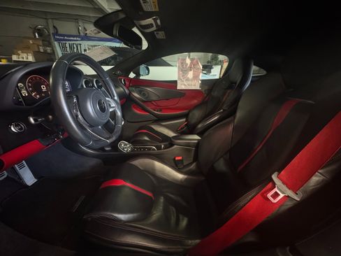 Used 2016 McLaren 570S Coupe image 31