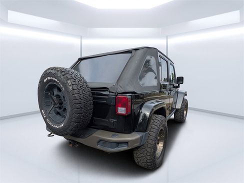 Used 2016 Jeep Wrangler Unlimited Sahara image 3