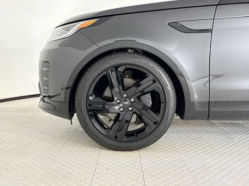 Used 2024 Land Rover Discovery Dynamic SE image 25