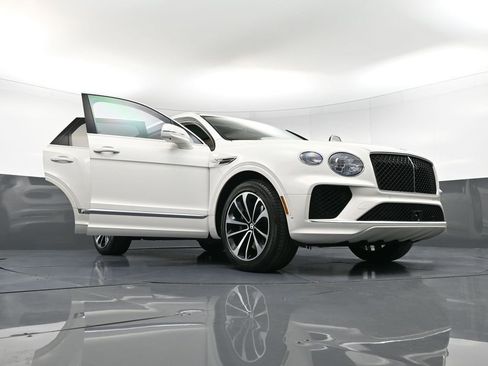 Certified 2024 Bentley Bentayga Plug-In Hybrid image 42