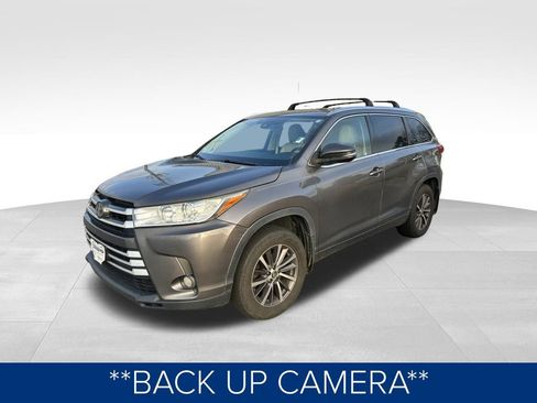 Used 2017 Toyota Highlander XLE image 6