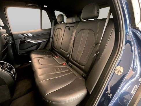 Used 2019 BMW X5 xDrive40i w/ Luxury Seating Package AWD/4WD image 19