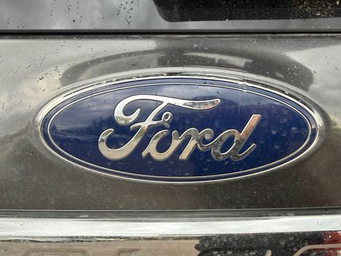 Used 2018 Ford Explorer XLT w/ Equipment Group 202A AWD/4WD image 22