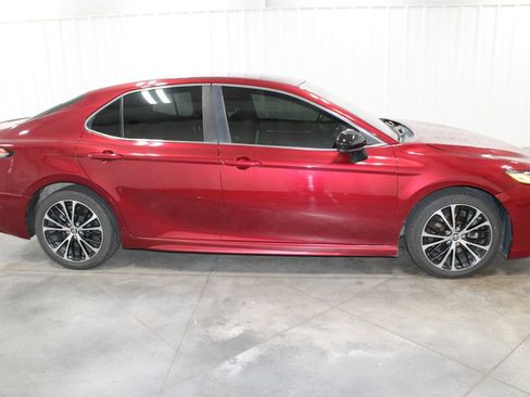 Used 2018 Toyota Camry SE FWD image 10
