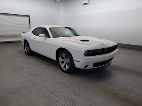 Used 2016 Dodge Challenger SXT RWD image 13