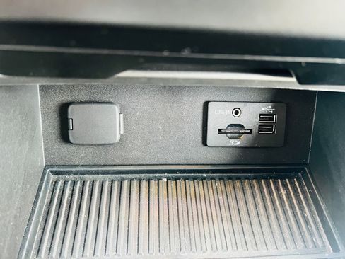 Used 2015 Ford F150 XLT w/ Equipment Group 302A Luxury image 32