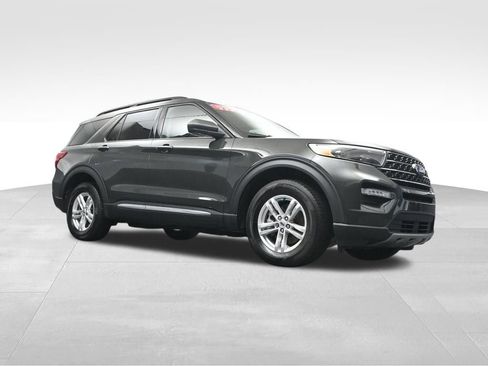Used 2024 Ford Explorer XLT w/ Equipment Group 202A AWD/4WD image 28