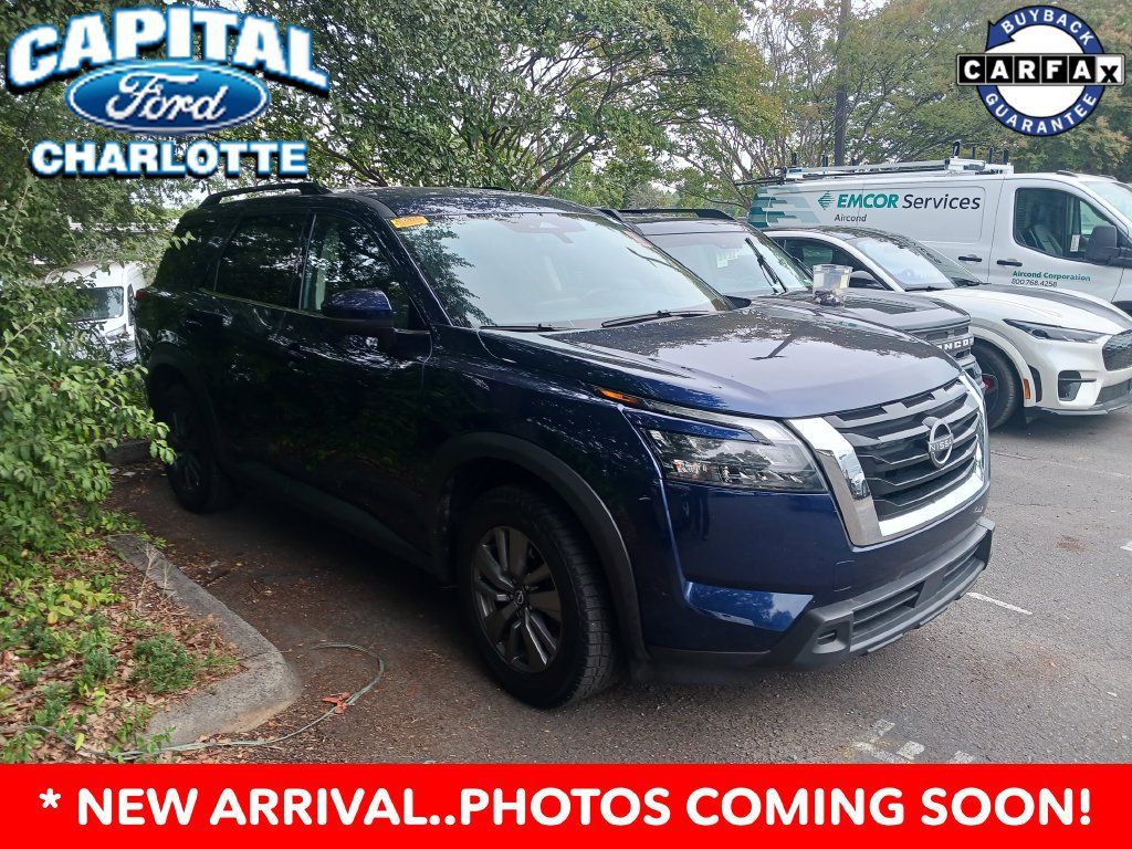 Used 2025 Nissan Pathfinder SV AWD/4WD image 3