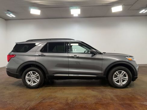 Used 2023 Ford Explorer XLT AWD/4WD image 23