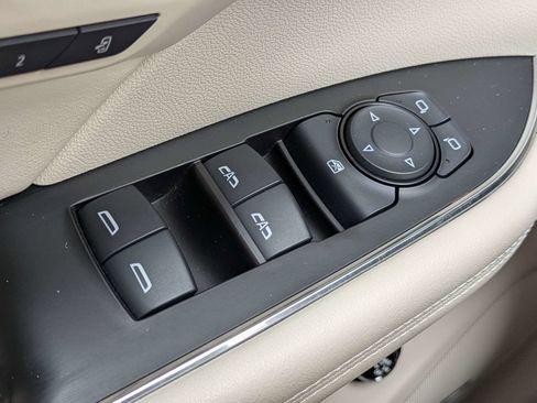 Used 2022 Buick Envision Essence w/ Technology Package I FWD image 26