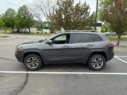 Used 2019 Jeep Cherokee Trailhawk w/ Cold Weather Group AWD/4WD image 9