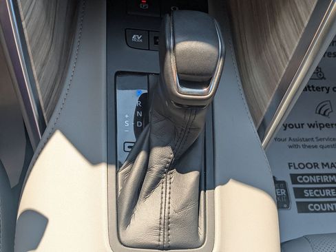 Certified 2024 Toyota Venza Limited AWD/4WD image 21